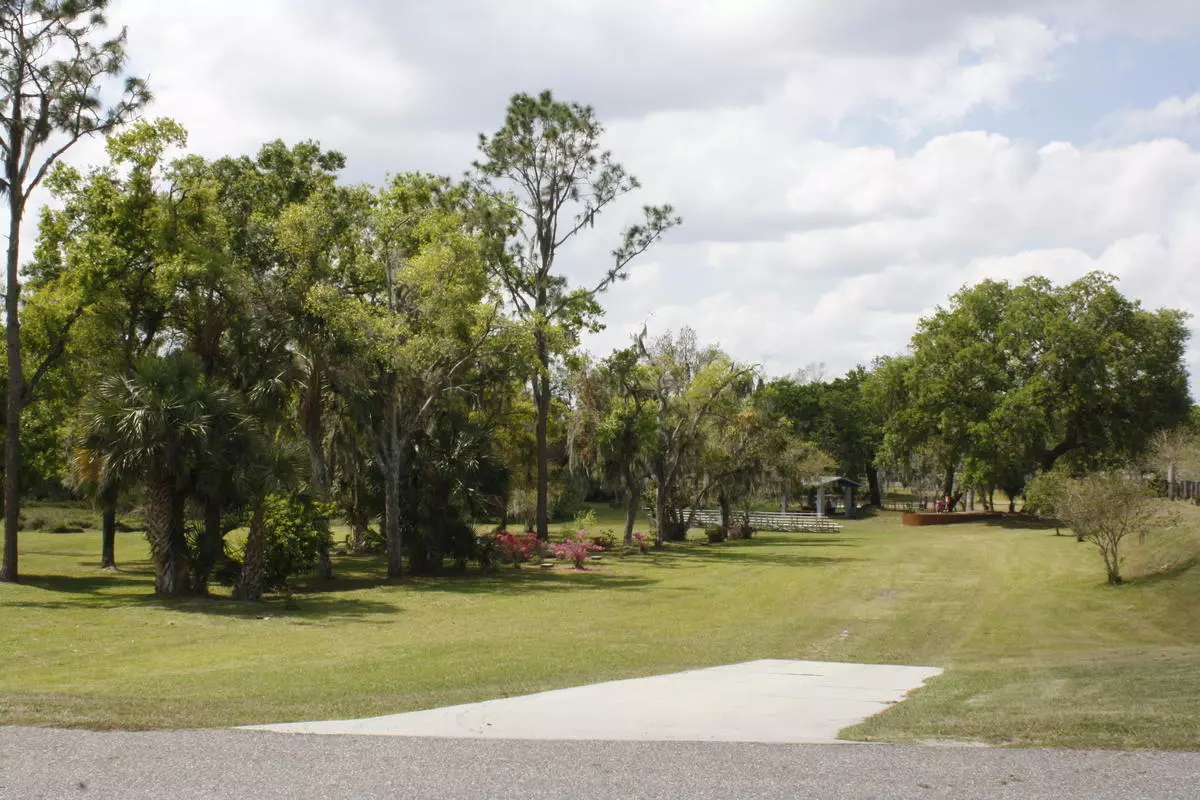 Front entrance to Centennial Park.